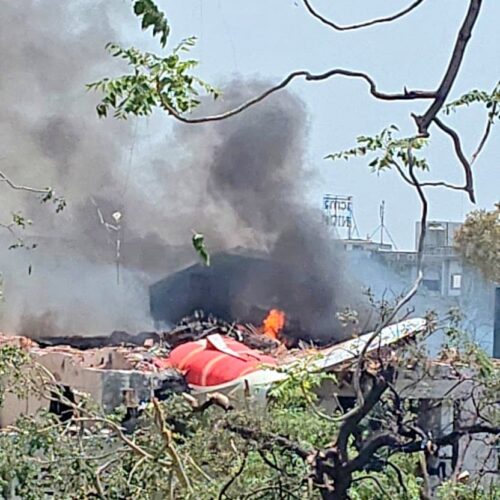 अहमदाबाद में बड़ा विमान हादसा, 242 यात्री विमान में थे सवार गुजरात के पूर्व मुख्यमंत्री भी विमान में थे मौजूद