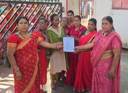 नियमितीकरण व वेतन वृद्धि की मांग को लेकर आंगनबाड़ी कार्यकर्ता-सहायिकाओं का दो दिवसीय धरना, कोंहेर गार्डन से कलेक्ट्रेट तक रैली