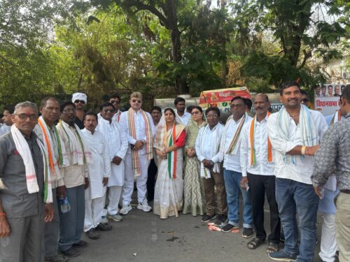 वरिष्ठ कांग्रेस नेता त्रिलोक श्रीवास अपने सैकड़ो सहयोगियों सहित विधानसभा घेराव में हुए सम्मिलित