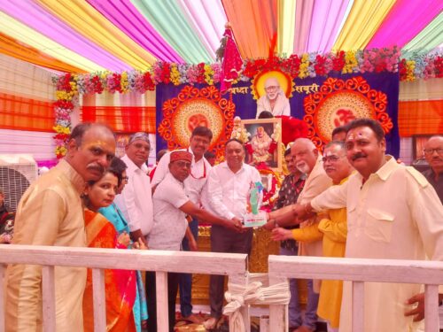 शिरडी वाले साईं बाबा की मूल चरण पादुका के बिलासपुर आगमन पर साईं भक्तों ने