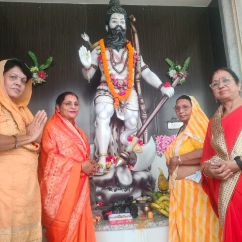 परशुराम जन्मोत्सव के अवसर पर चार दिवसीय कार्यक्रम के प्रथम दिवस लोखंडी में भगवान परशुराम जी की पूजा अर्चना