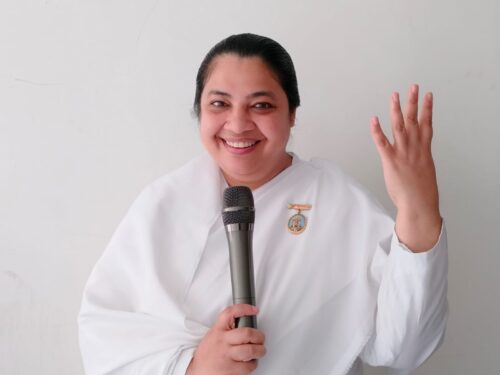 बीके स्वाति दीदी ने बच्चों को सिखाया विचारों का रहस्य: “जैसा सोचेंगे, वैसा बनेंगे”