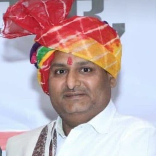 बिलासपुर जिला शहर कांग्रेस कमेटी के पूर्व अध्यक्ष रविंद्र सिंह ने कहा की वर्तमान में महंगाई के मार से हर एक व्यक्ति बदहाल और परेशान है ।