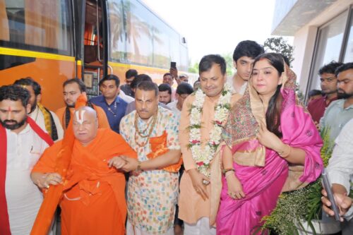 स्वामी श्रीरामभद्राचार्य के आगमन से भक्तिमय हुआ रामा वर्ल्ड, चरण-पादुका पूजन में उमड़ी आस्था