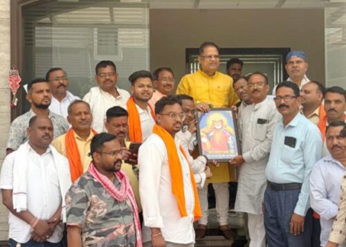कन्नौजे रजक समाज सेवा समिति बिलासपुर संभाग का प्रतिनिधि मंडल शहर विधायक अमर अग्रवाल जी से सौजन्य भेंट।