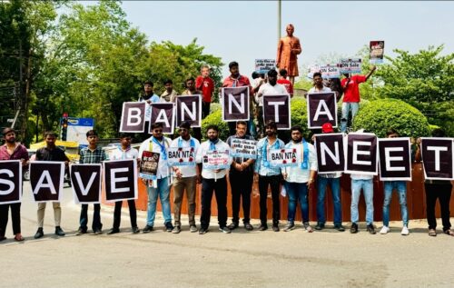 NEET-UG 2026 पेपर लीक घोटाले के खिलाफ आज बिलासपुर में एनएसयूआई ने जोरदार आक्रोश व्यक्त करते हुए