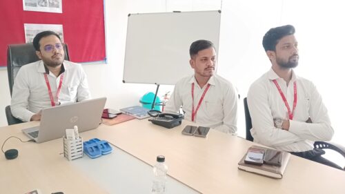 टोयोटा किर्लोस्कर मोटर ने बिलासपुर में विशेष क्षेत्रीय ड्राइव अनुभव के दौरान ऑल-न्यू कैमरी हाइब्रिड ईवी का प्रदर्शन किया