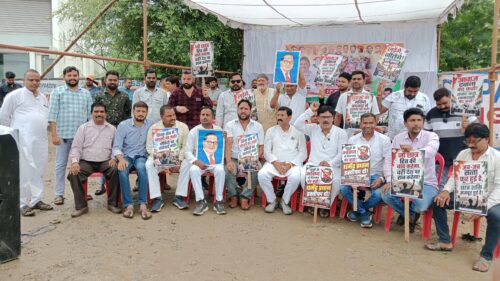 छात्रों पर पुलिसिया बर्बरता, राहुल गांधी जी की अलोकतांत्रिक गिरफ्तारी और पेपर लीक के विरोध में ब्लॉक कांग्रेस कमेटी तिफरा का एक दिवसीय धरना-प्रदर्शन