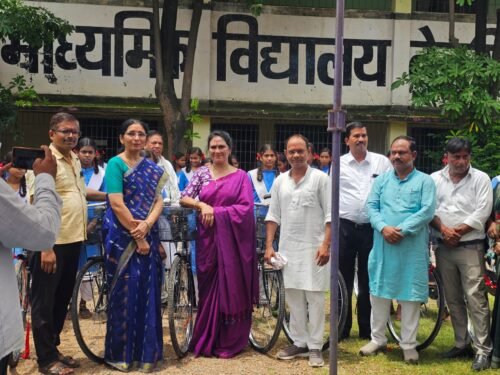 पार्षद लक्ष्मी यादव के मांग पर सामुदायिक भवनों तथा शेड निर्माण हेतु विधायक और महापौर ने की विकास कार्यों की घोषणा।