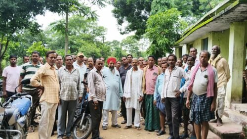 खाद आने के बाद भी परमिशन के नाम पर अटके वितरण से परेशान किसान, लल्लू सिंह की पहल से मिली राहत