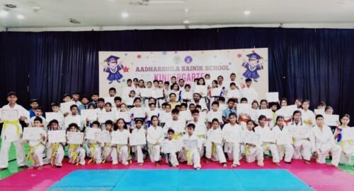 आधारशिला में 80 कराते खिलाड़ियों का हुआ कलर बेल्ट परीक्षा 71 खिलाड़ियों को मिला बेल्ट सर्टिफिकेट